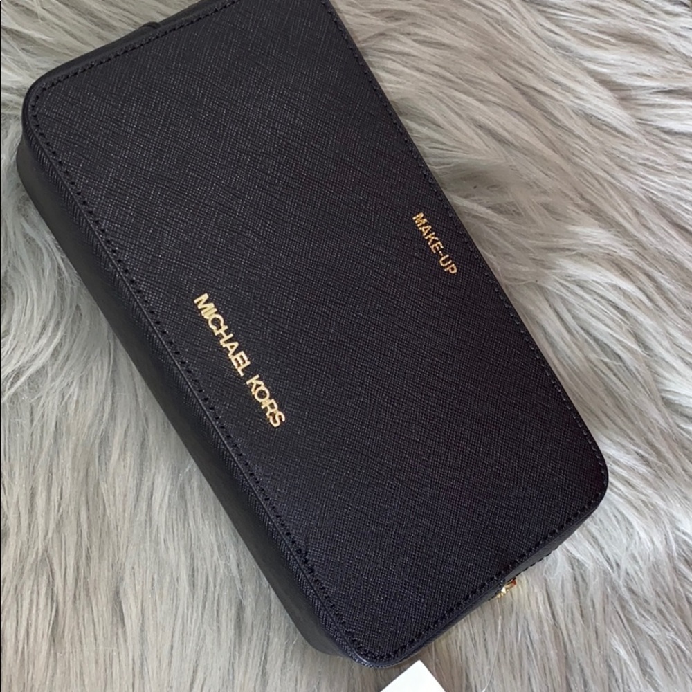 Michael Kors makeup bag🌹
